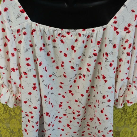 Flattering Flutter Sleeve Square Neck Top - Picture 5 of 5